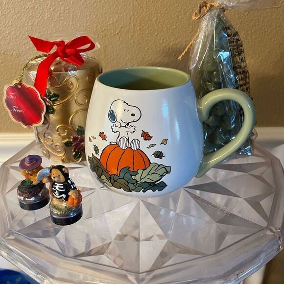 Snoopy Great Pumpkin Coffee Cup with Holiday Candles - Picture 14 of 14